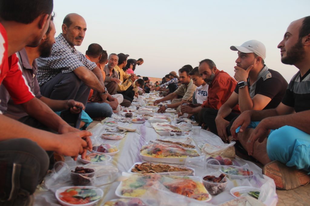 مشروع إفطار صائم بدعم الشيخ مبارك السويكت
