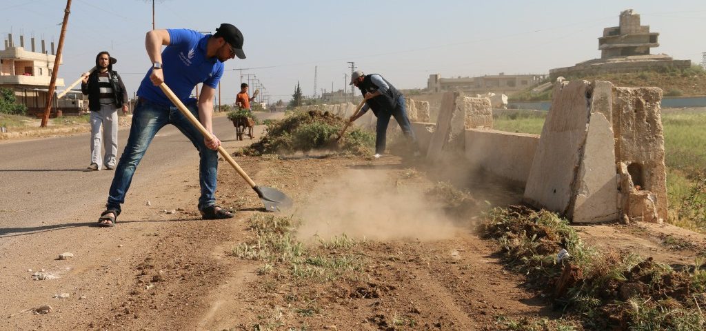 مشروع إزالة النفايات في ريفي حلب وإدلب