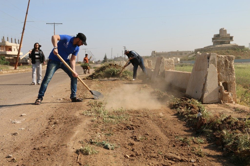 مشروع إزالة النفايات في ريفي حلب وإدلب