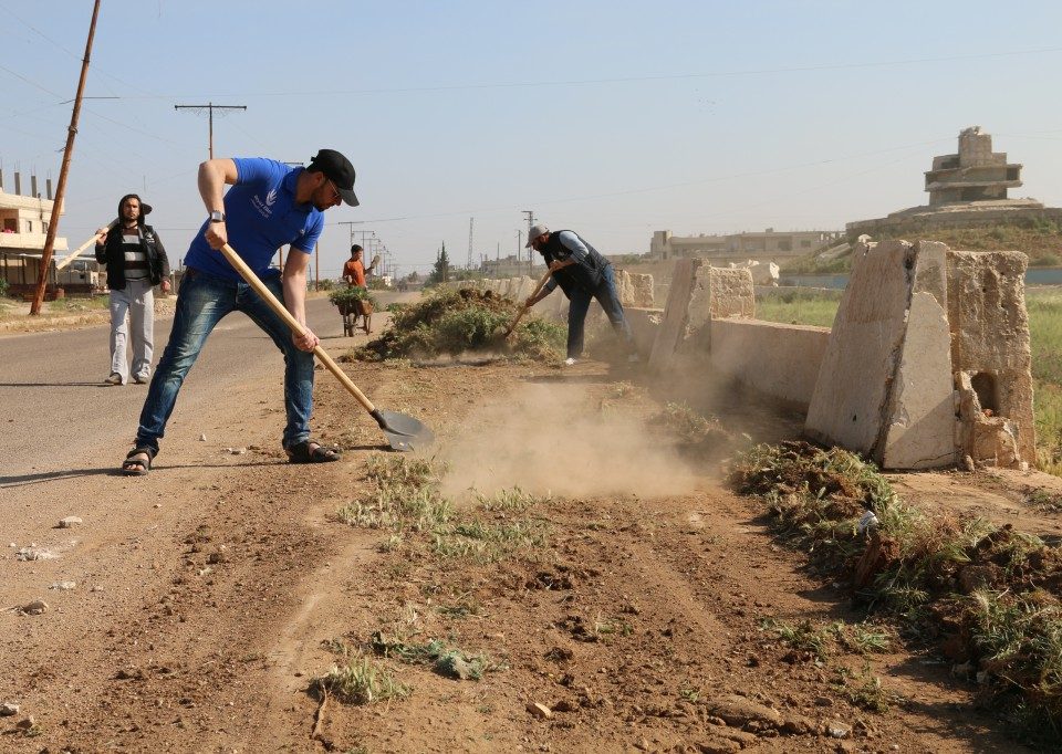 مشروع إزالة النفايات في ريفي حلب وإدلب