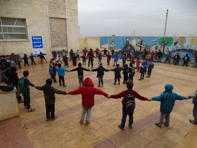 تقديم الخدمة التعليمية لسبعة مدارس موزعة في الداخل السوري