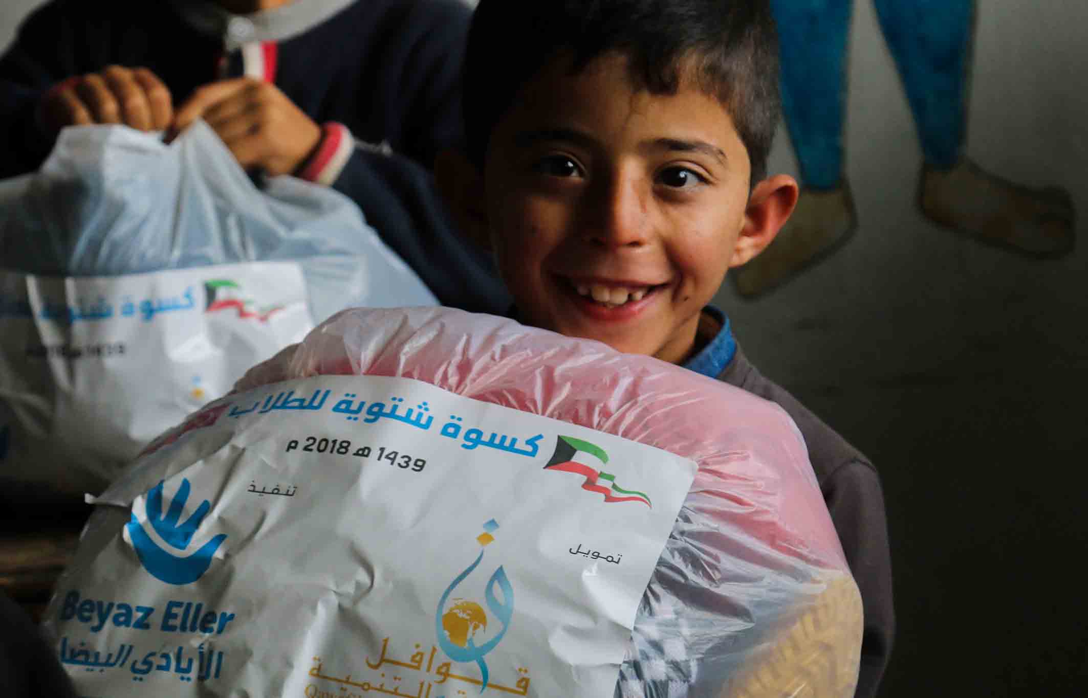 Clothing for the needy children As means to meet winter needs of poor students, “Beyaz Eller” has purchased and distributed clothing sets consisting of a rain jacket, rain boots, scarves, caps, gloves, and socks. The project was implemented in Idlib suburbs and northern Homs countryside with a total of 525 benefiters.