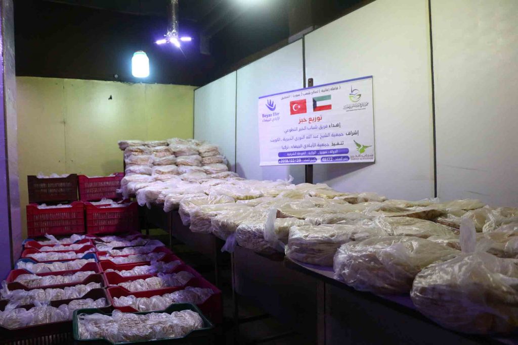 توزيع خبز في الغوطة الشرقية بدعم شباب الخير التطوعي